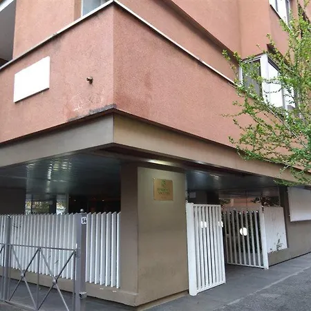 Sacconi Apartmanhotel 4*