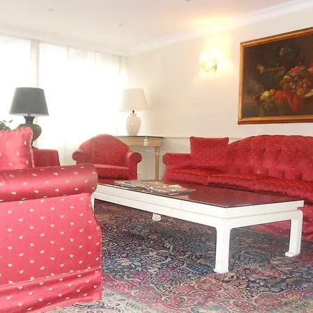 Sacconi Apartmanhotel 4*